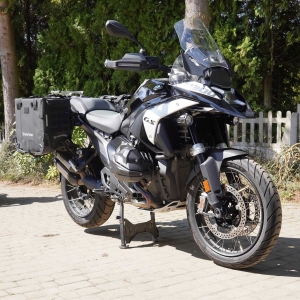 Rackless Plate V2 for BMW R1300GS – VARIO Soft Luggage Adapter | MotoWales