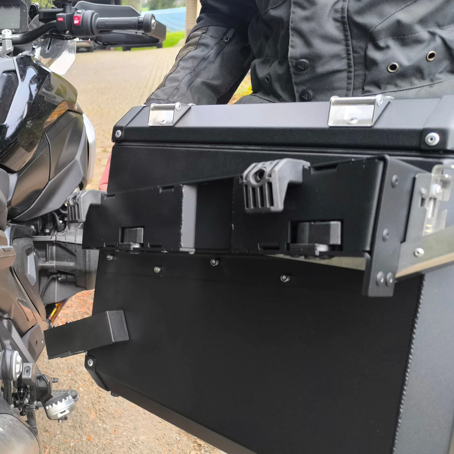 Apduro Lightweight Rackless Luggage for the BMW R1300 GS